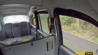Fake Taxi - Ava Austen a gigantikus popós tetkós pipi