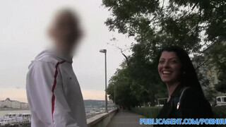PublicAgent - Vivien Bell a csinos kokeró pipi