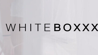 WhiteBoxxx - Lola Myluv rámászik a faszijára