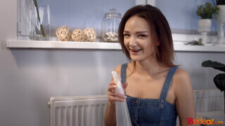18videoz - Olivia Trunk kipróbálja hátsó lyukba is