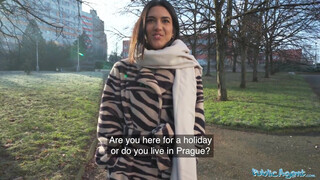 Public Agent - Lena Coxx kiborotvált vaginája megdöngetve