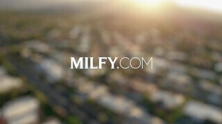 MILFY - Kianna Dior az óriás tőgyes ázsiai milf