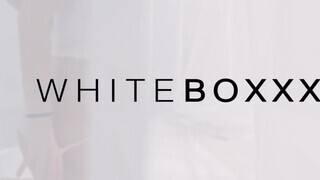 WHITEBOXXX - Fiatal csajszi játszik a puncijával
