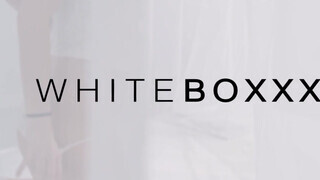 WhiteBoxxx - Eveline Dellai fenékbe tolva