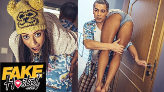 Fake Hostel Porn - Cassie Del Isla a bűbájos turista csajszika