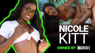 Mofos - Nicole Kitt a vonzó termetes didkós néger lány