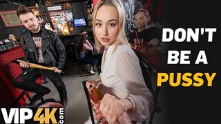 Bátor világos szőke pornósztár döngeti idegen kant a bárban