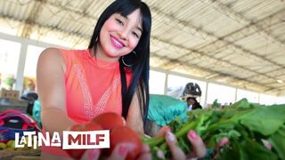 Sofia Galindo forró latin amerikai popsiját keményen megdugják lucskos pinában