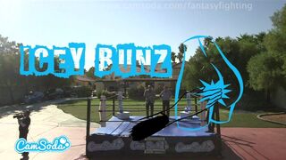 Forró fantasy harc hatalmas keblű fiatal bombázókkal