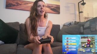 Csíkos mario kart párbaj lush toy-jal a puncimban – banánáradat a vonzó játékban