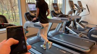 Nyilvános maszturbáció a teremben műbrével a fitnesz közben 3. rész