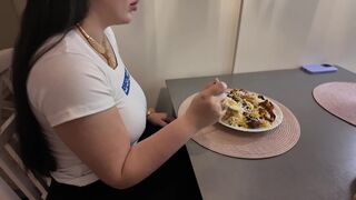 Szexy 20 éves bige megbassza magát az legelső randin