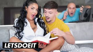 Kezdő angolos lány ánuszban profi a LetsDoeIt csatornán