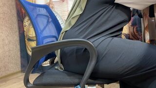 Barim arab felesége felajzott a munkahelyén és megdugta magát a bugyijában